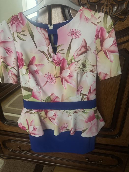 Костюм жіночий різнокольоровий