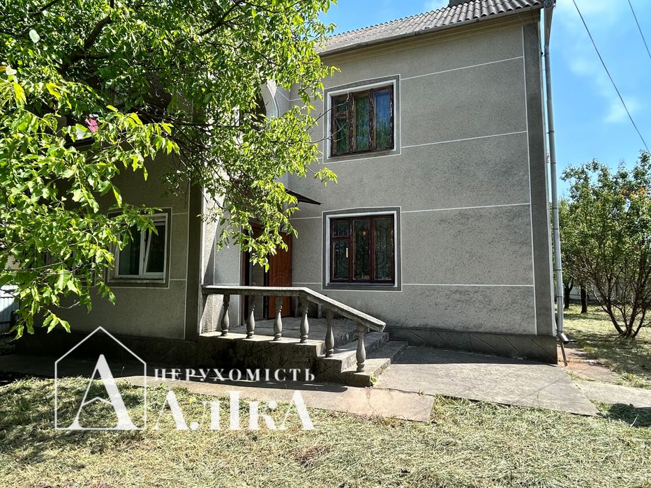 Продам 2-поверховий будинок в хорошій локації