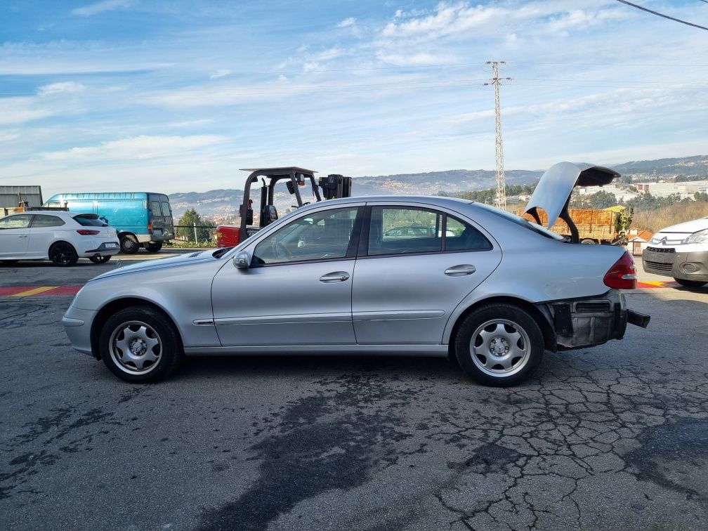 Mercedes-Benz W211 E220 CDi Classic de 2003 para peças