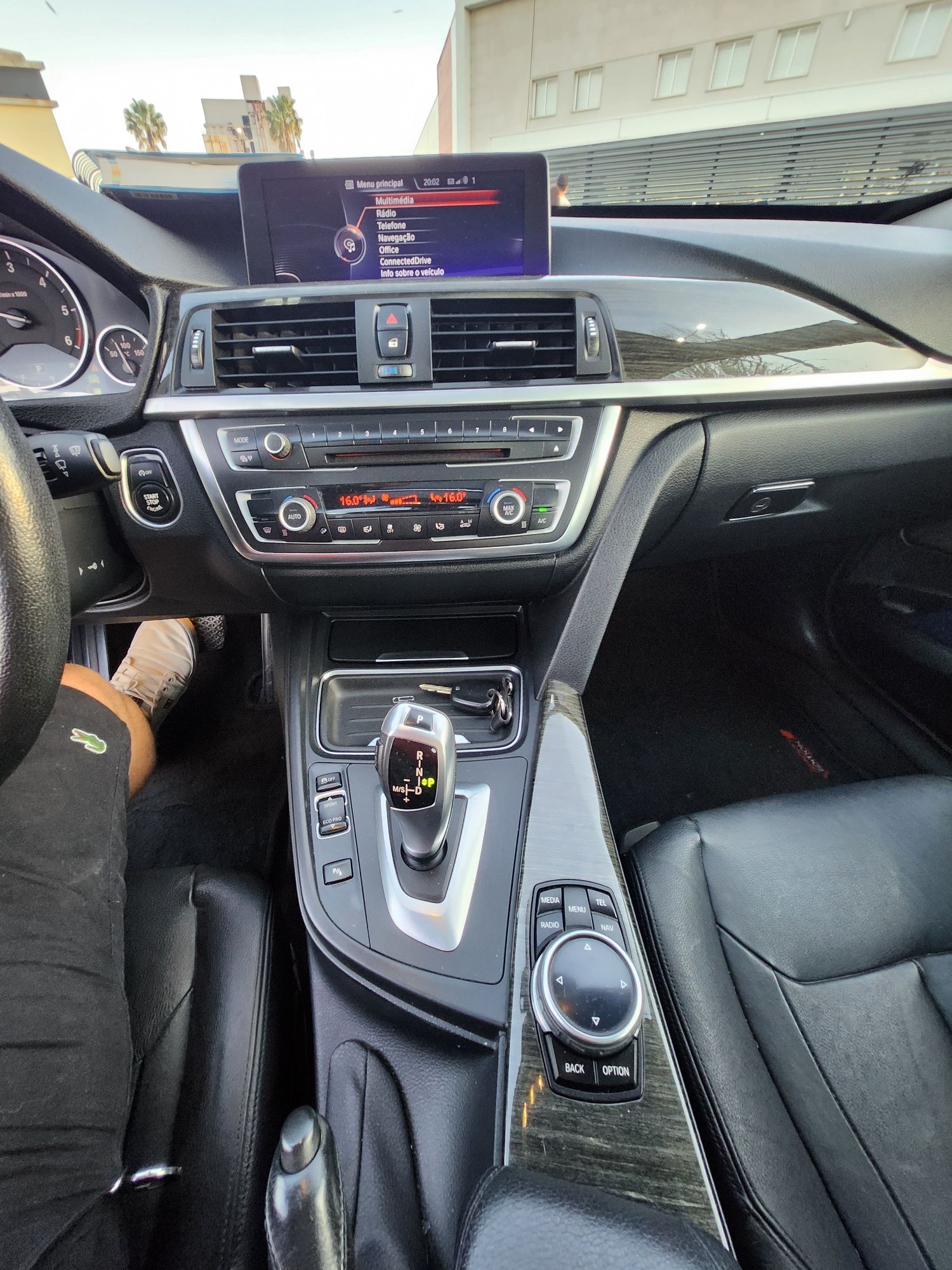 BMW 318 GT 2013 Luxury