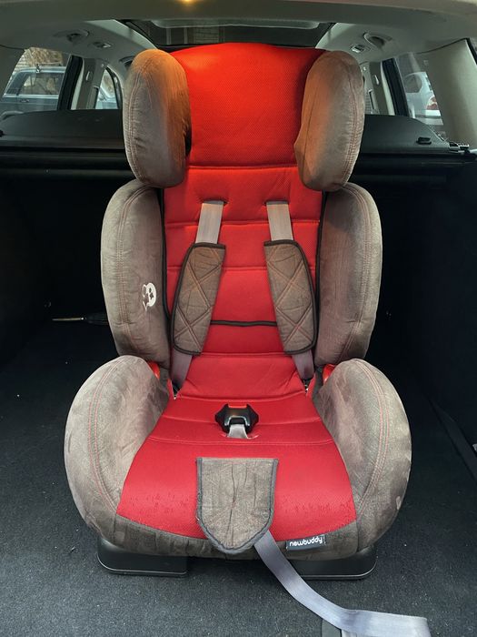 Дитяче автокрісло newbuddy в машину