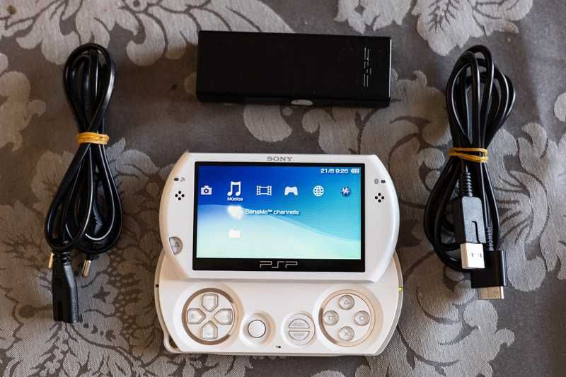 PSP Go Branca c/Carregador