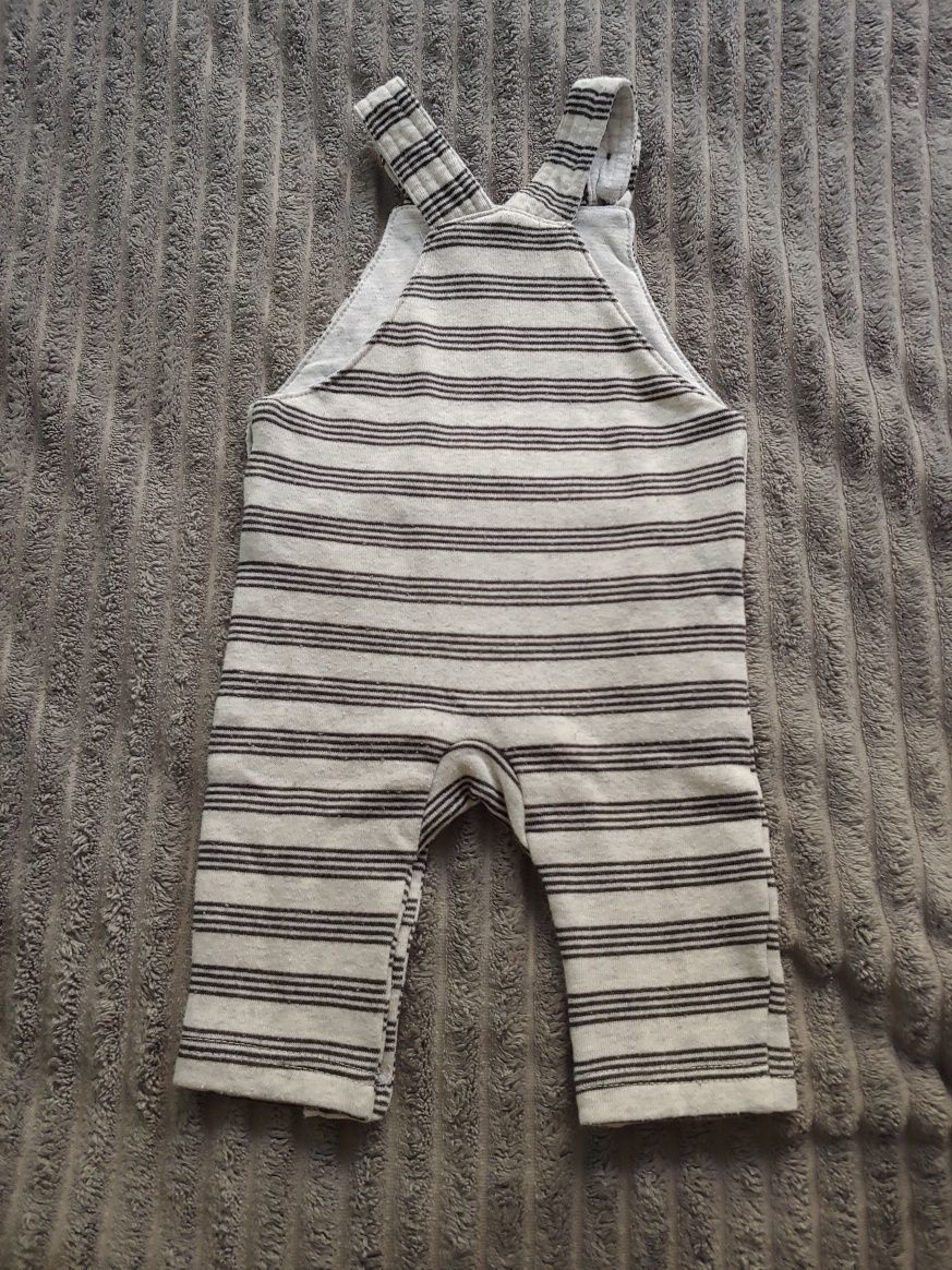 Sprzedam używane spodnie niemowlęce na szelkach r. 68