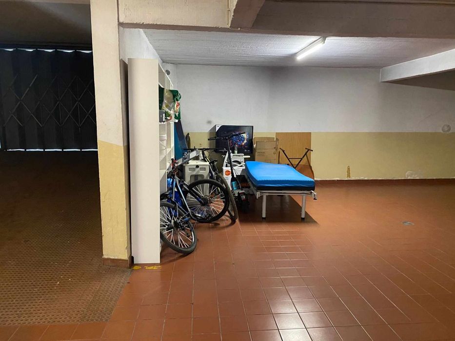 Lugar Garagem/Estacionamento/Parqueamento Qta Texugo, Charneca Caparic