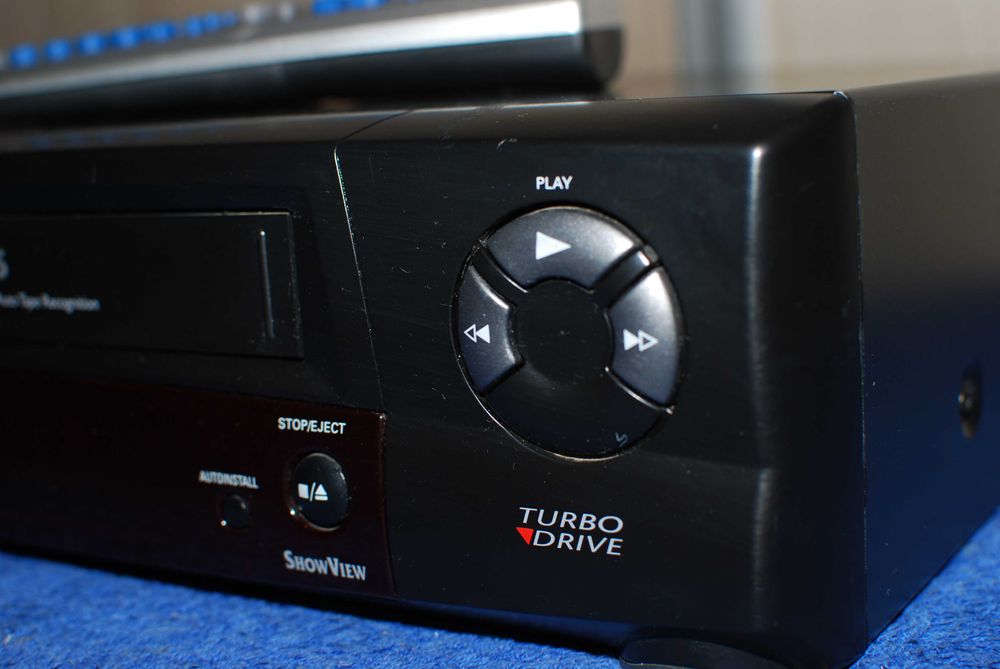 Magnetowid Philips HiFi z pilotem