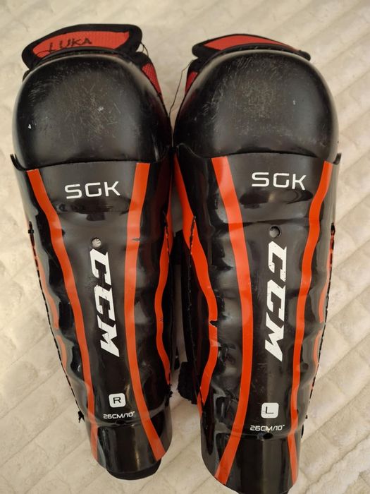 Sprzedam zestaw ochraniaczy hokejowych rozmiar 122-134