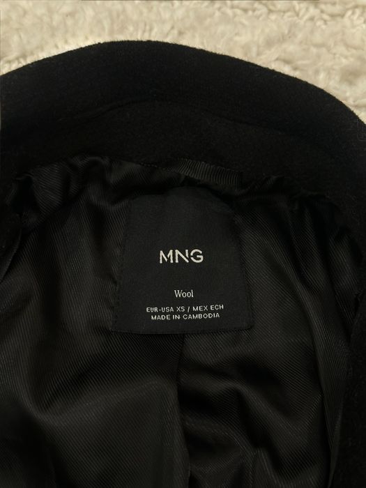 Пальто черное Mango
