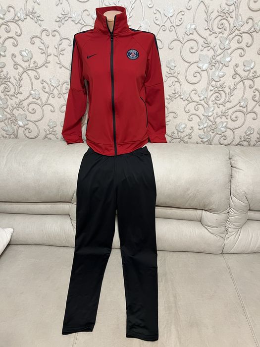 Спортивный костюм размер-s Nike новый