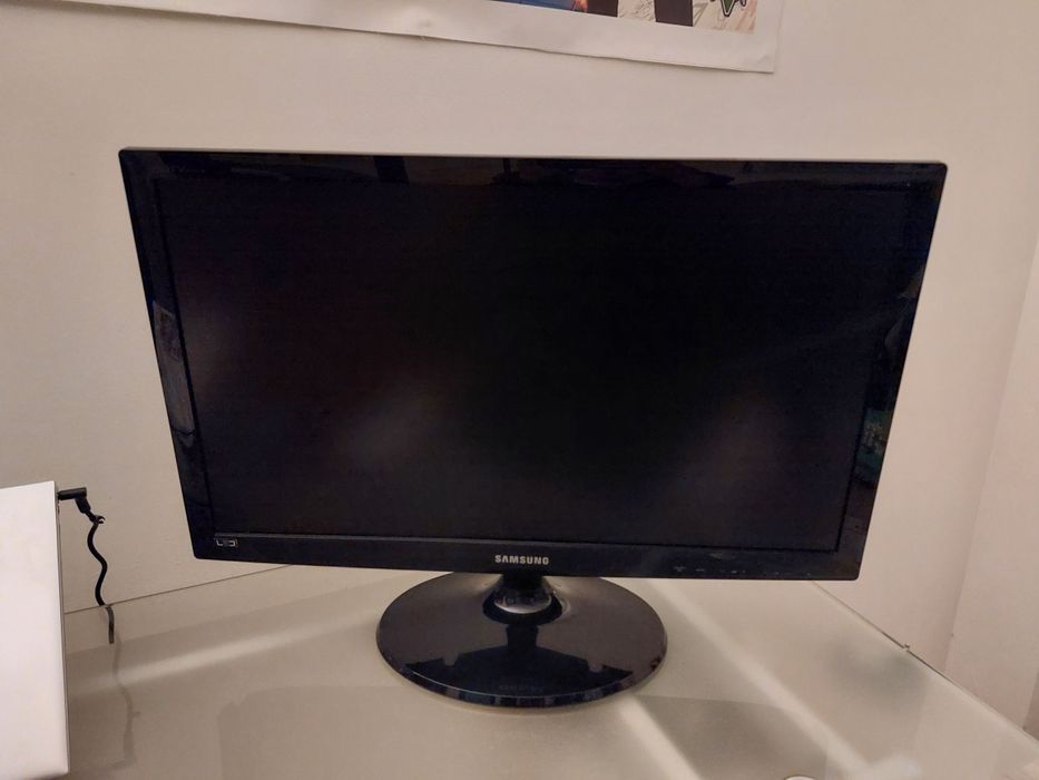 Televisão Samsung 24" SyncMaster T24B301Y / Comando Samsung