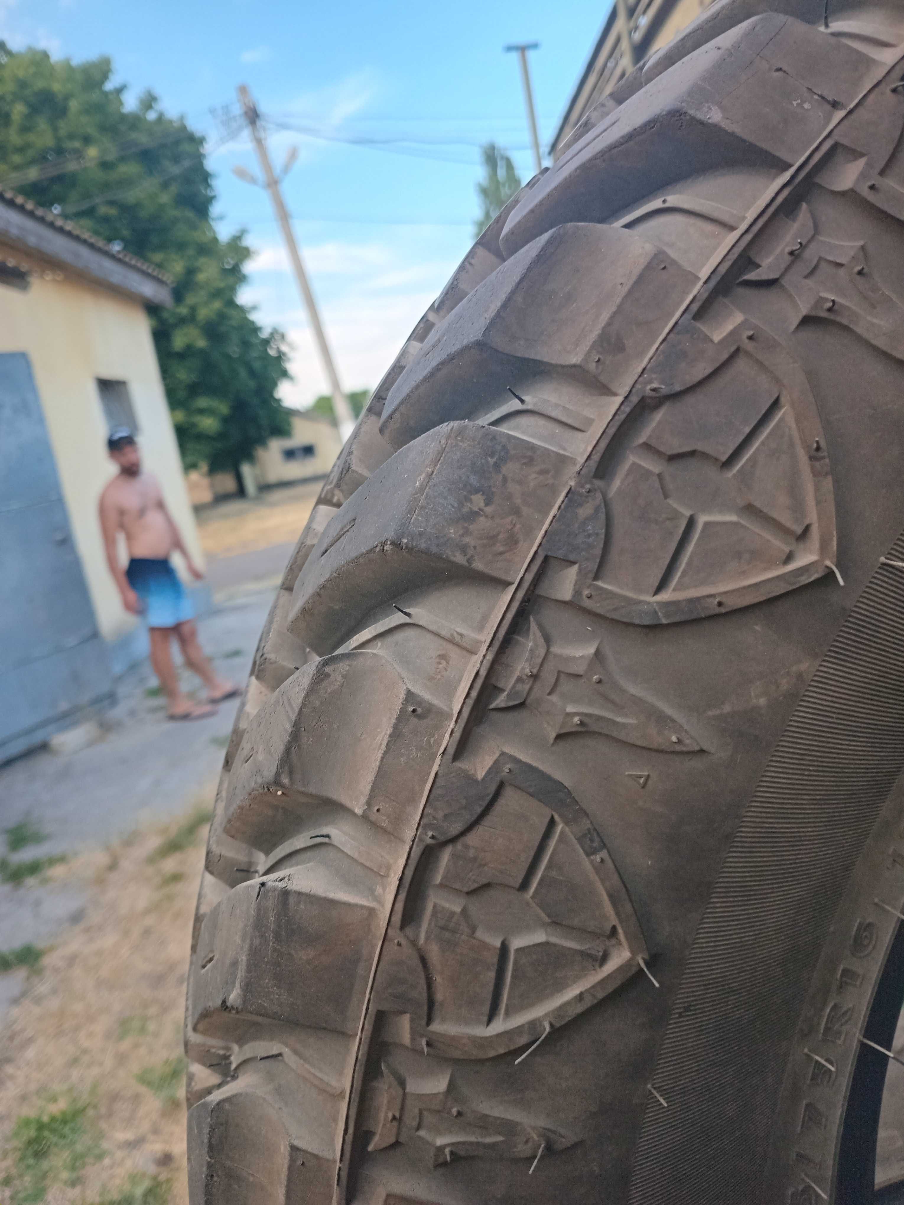 Продам резину 245/75 r16