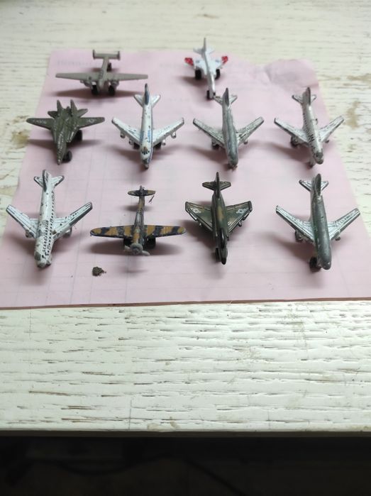 Lote de aviões miniatura em metal