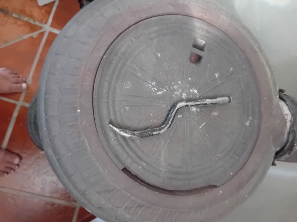 Vendo Salamandra usada com tubagens e utensílios incluídos