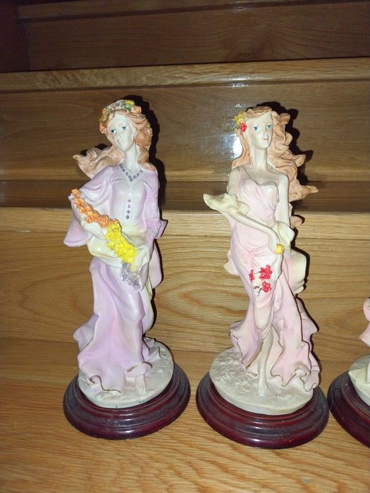 Estátuas Antigas - Estações do Ano