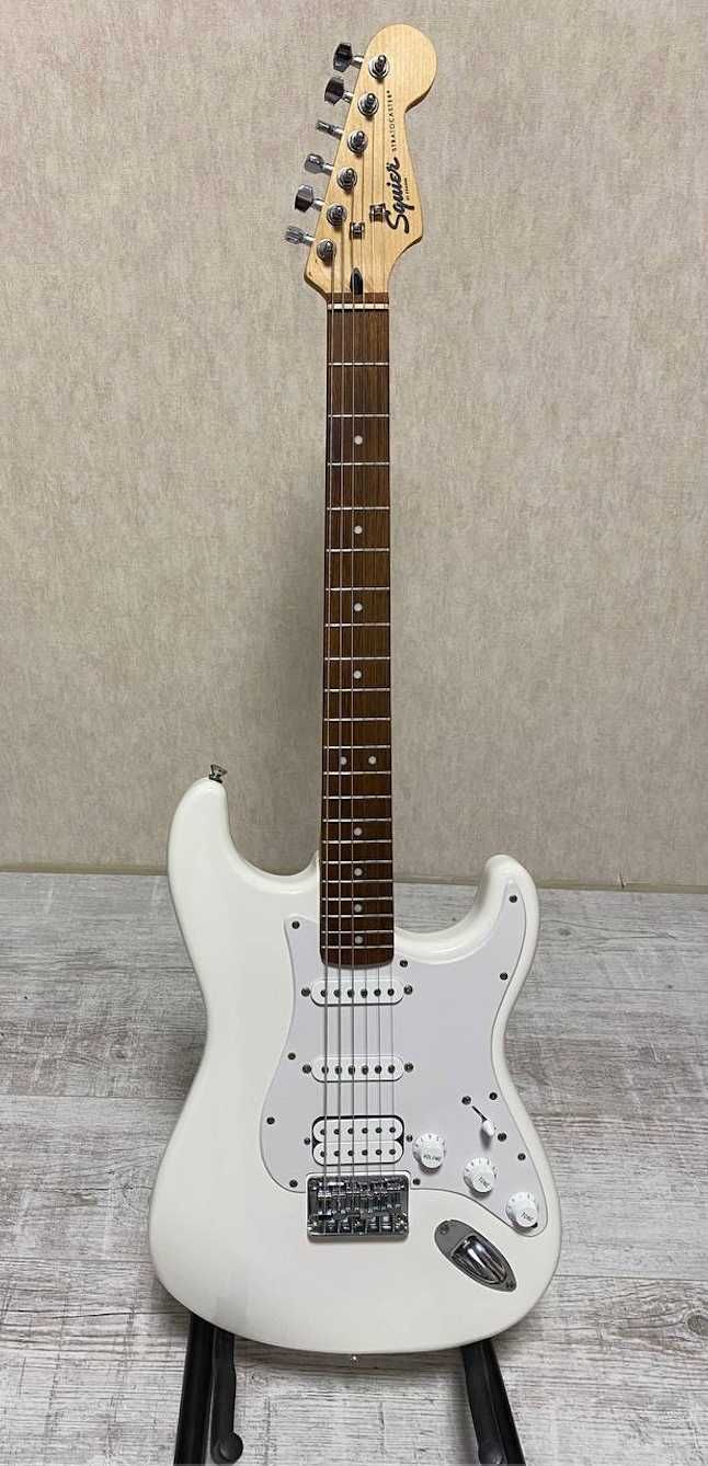 Squier by Fender Stratocaster (HSS)