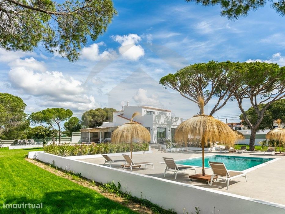 Perto de Vale do Lobo Totalmente Renovado Moradia T5 Para Venda