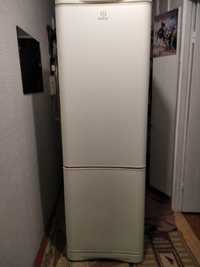 продается двухкамерный холодильник в хорошем рабочем состоянии