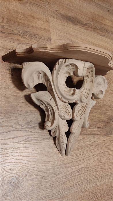 Ręcznie rzeźbiona półka konsolka