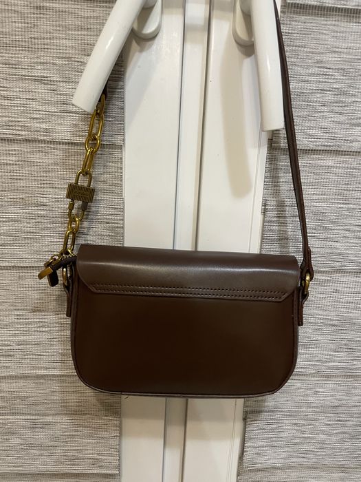 коричнева сумка-багет