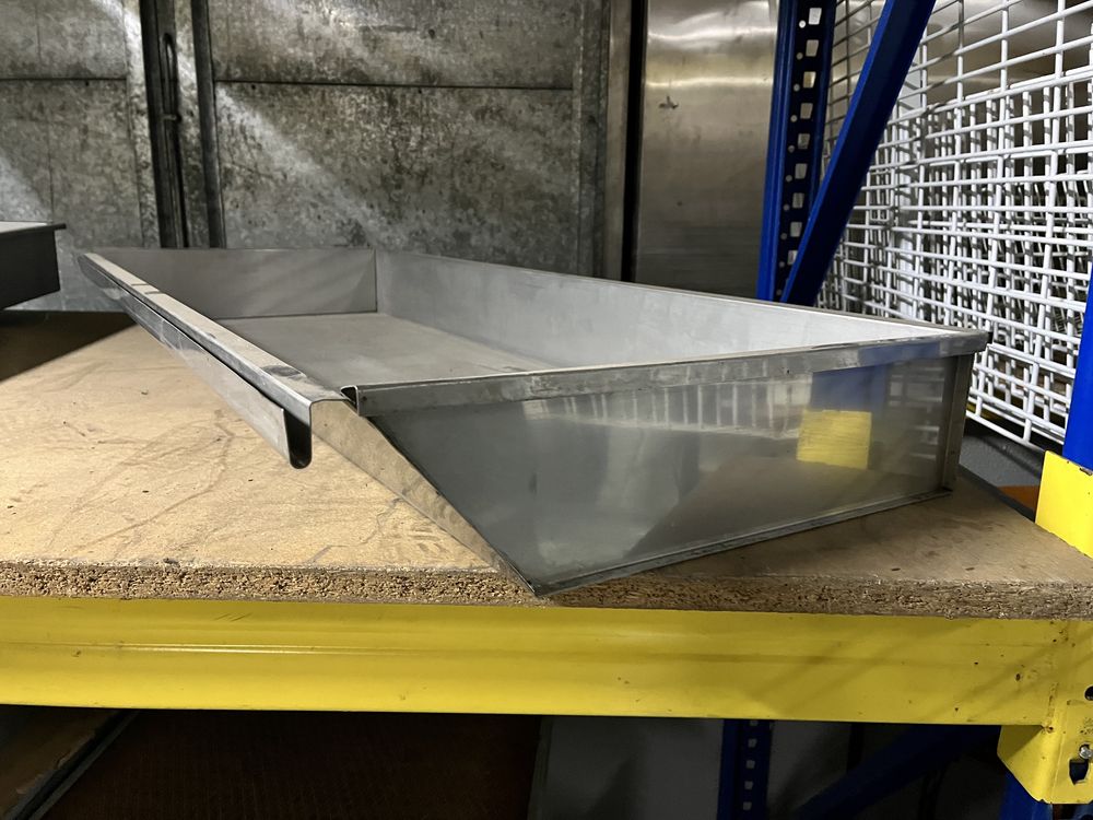 Tabuleiro em inox 1.33mt x 57cm