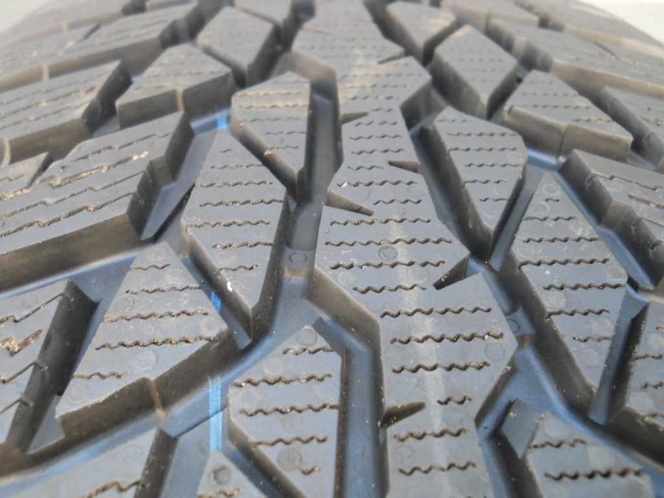 Opony zimowe 215/60R16 XL NOKIAN 4x8,5mm JAK NOWE DEMO + MONTAŻ GRATIS