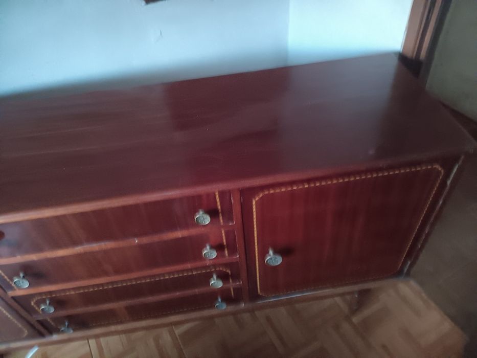 Vendo aparador e cristaleira vintagem em madeira lacada