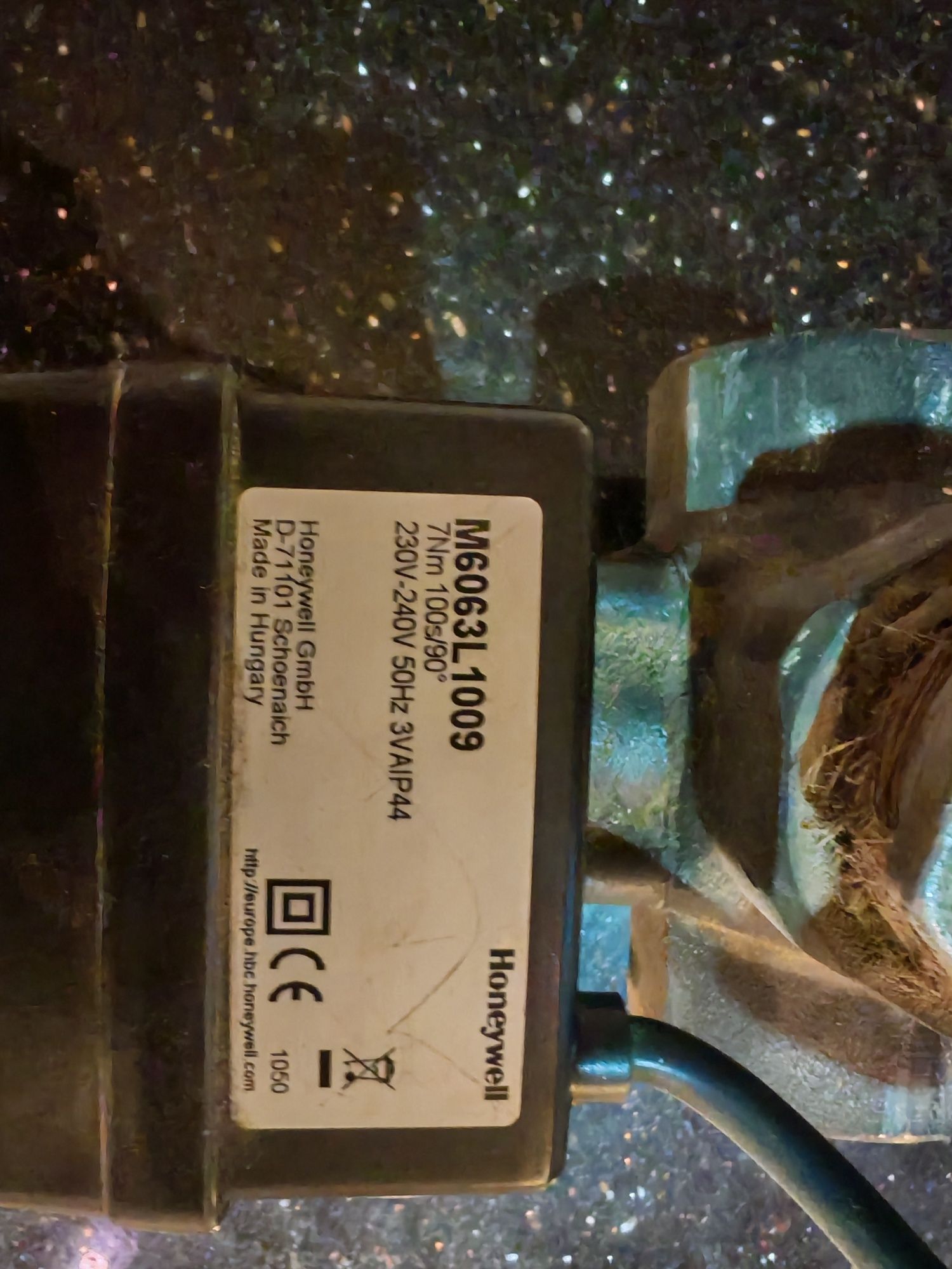 Zawór trójdrożny Honeywell z siłownikiem