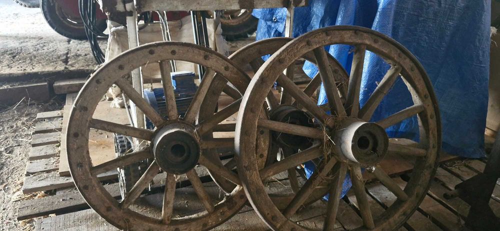 Zabytkowe koła z wozu drabiniastego - oryginał, lata 50/60