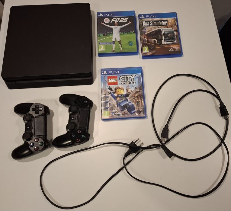 Konsola PS4 + 2 Pady + 3 gry