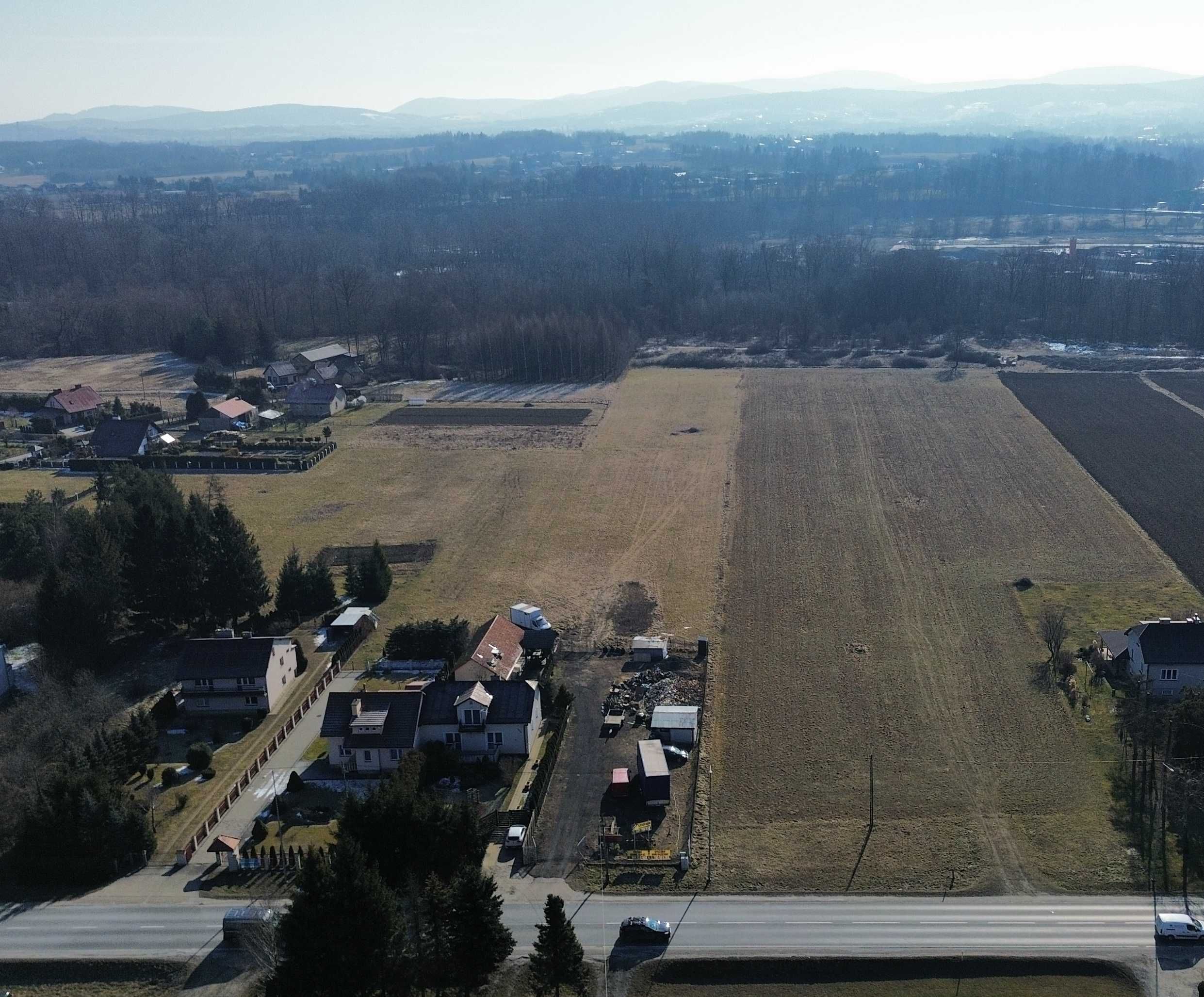 Sprzedam działkę budowlaną w Gorlicach przy drodze krajowej 28.