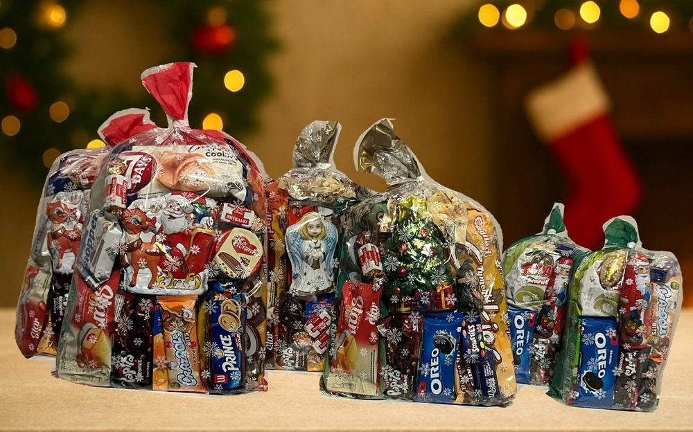 Paczki świąteczne zestawy słodyczy prezent