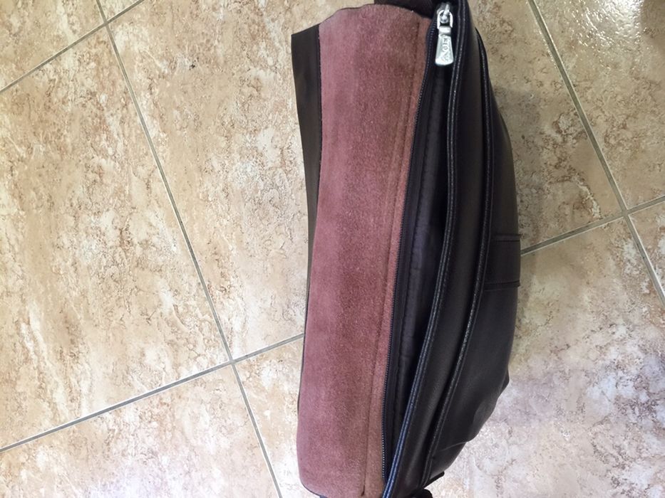 Bolsa em pele quadrada