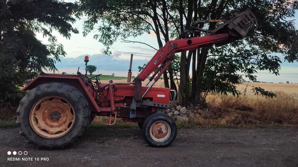 Ciągnik renault 751S