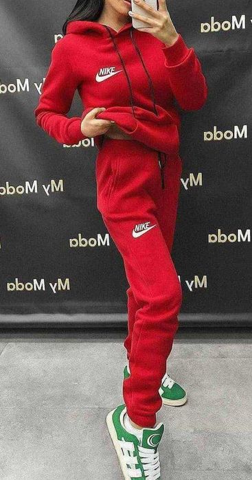 S,XL-Czerwony ocieplany dres damski.