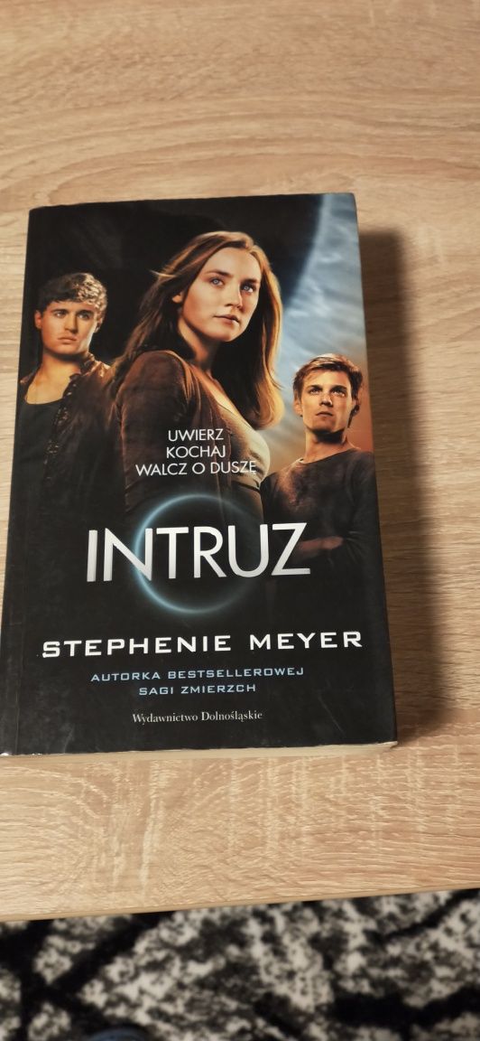 INTRUZ Stephenie Meyer