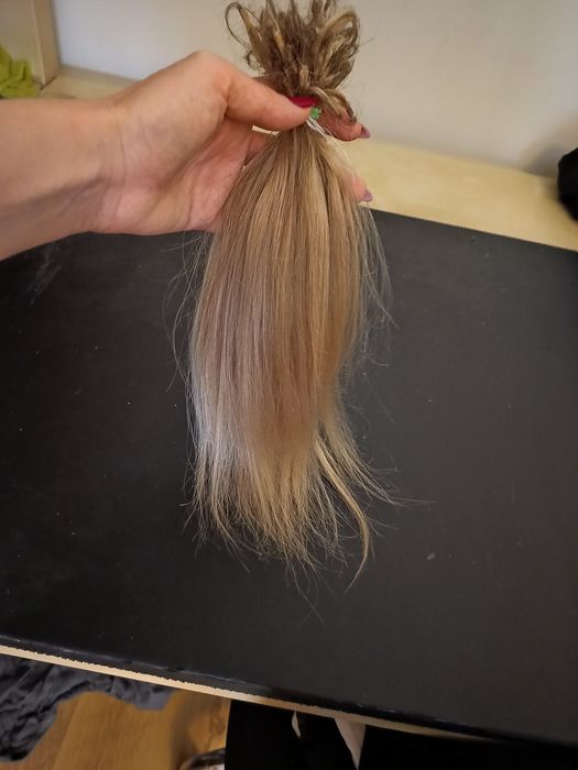 Włosy blond dziewicze