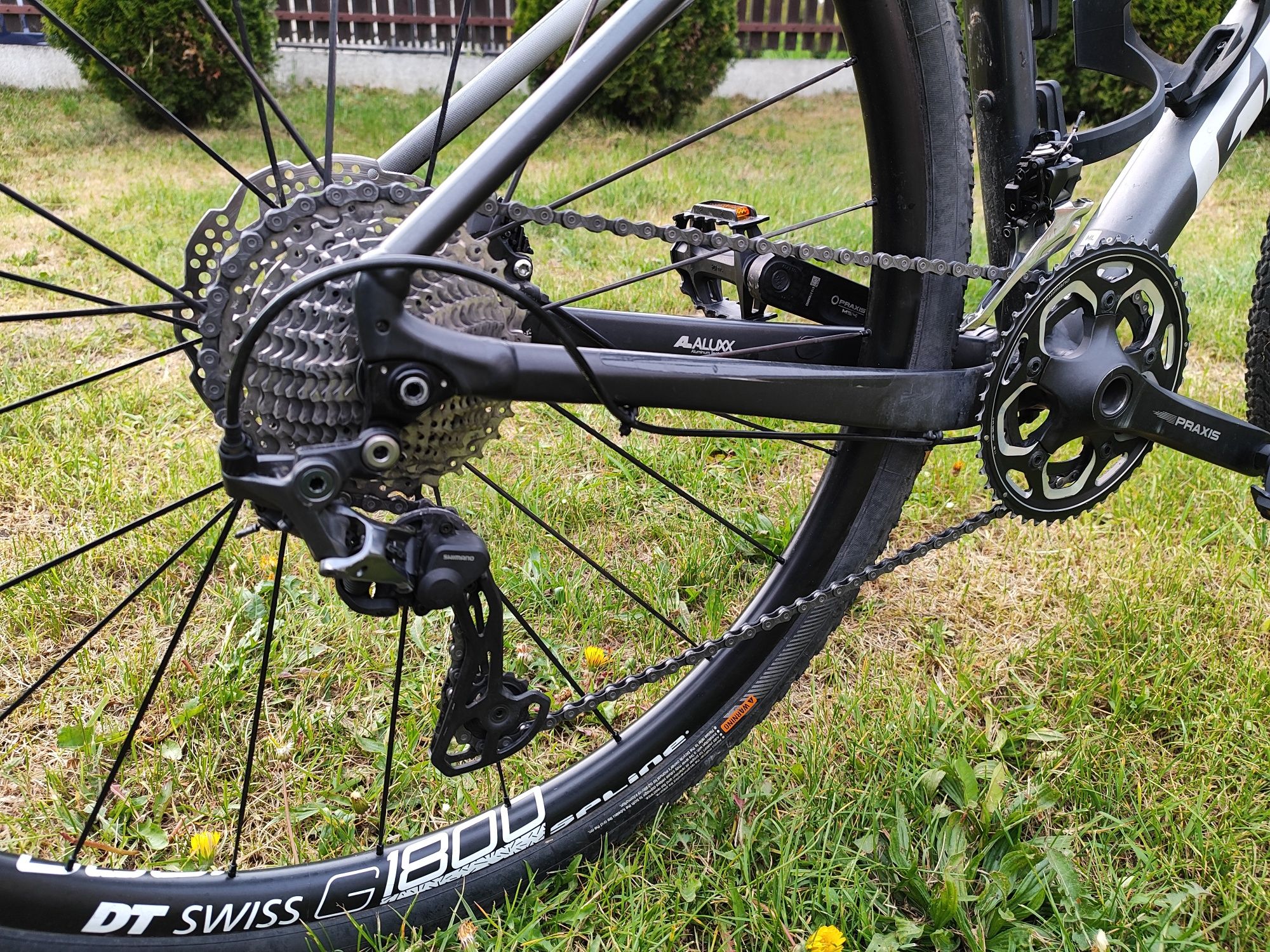 Giant revolt 0 M/L gravel GRX 2x11