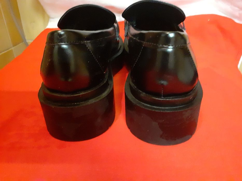 Buty  męskie z H M wsuwane z łańcucheml