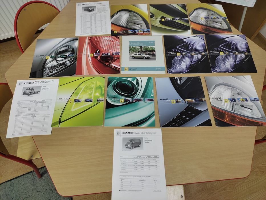 Prospekty samochodowe Renault 25 sztuk + gratis