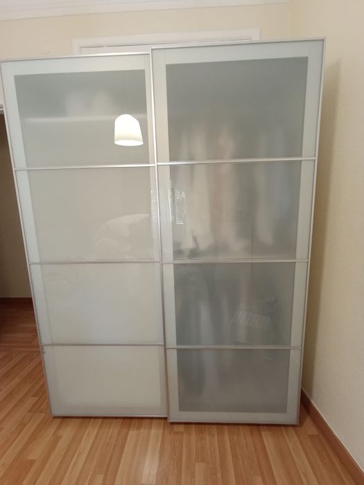 Roupeiro IKEIA PAX branco com portas deslizantes