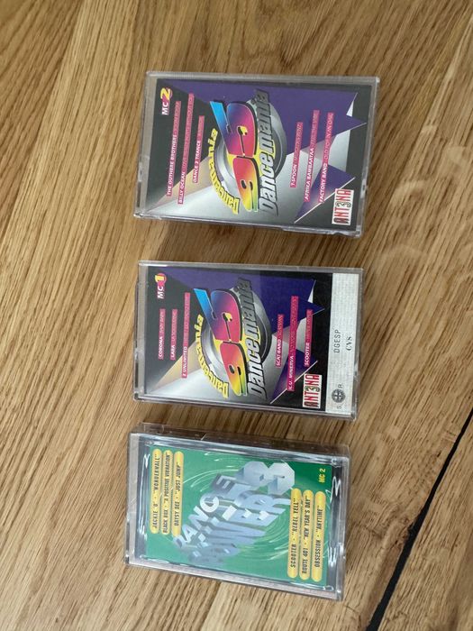 Vários CDs e cassetes originais , preço pelo conjunto