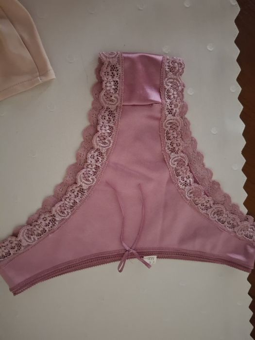 Figi damskie z koronką