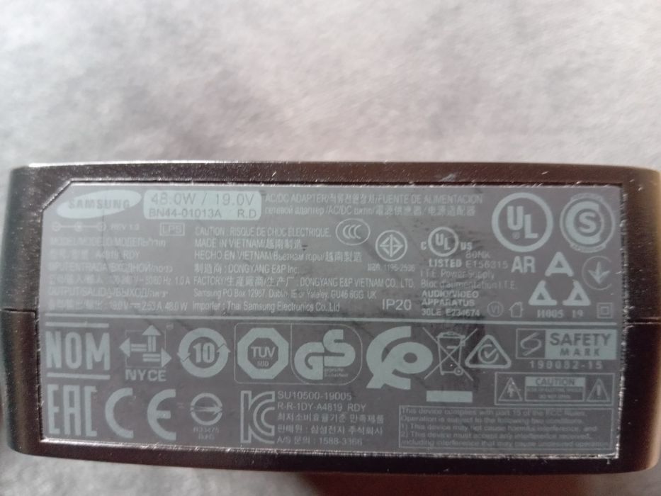 Samsung 19v 2.53A блок живлення.