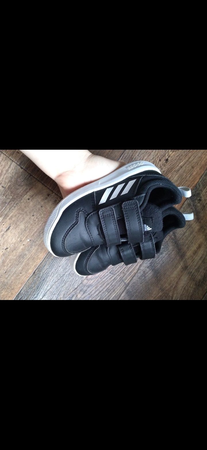 Czarne buty adidas chłopięce jak nowe! Rozmiar 33