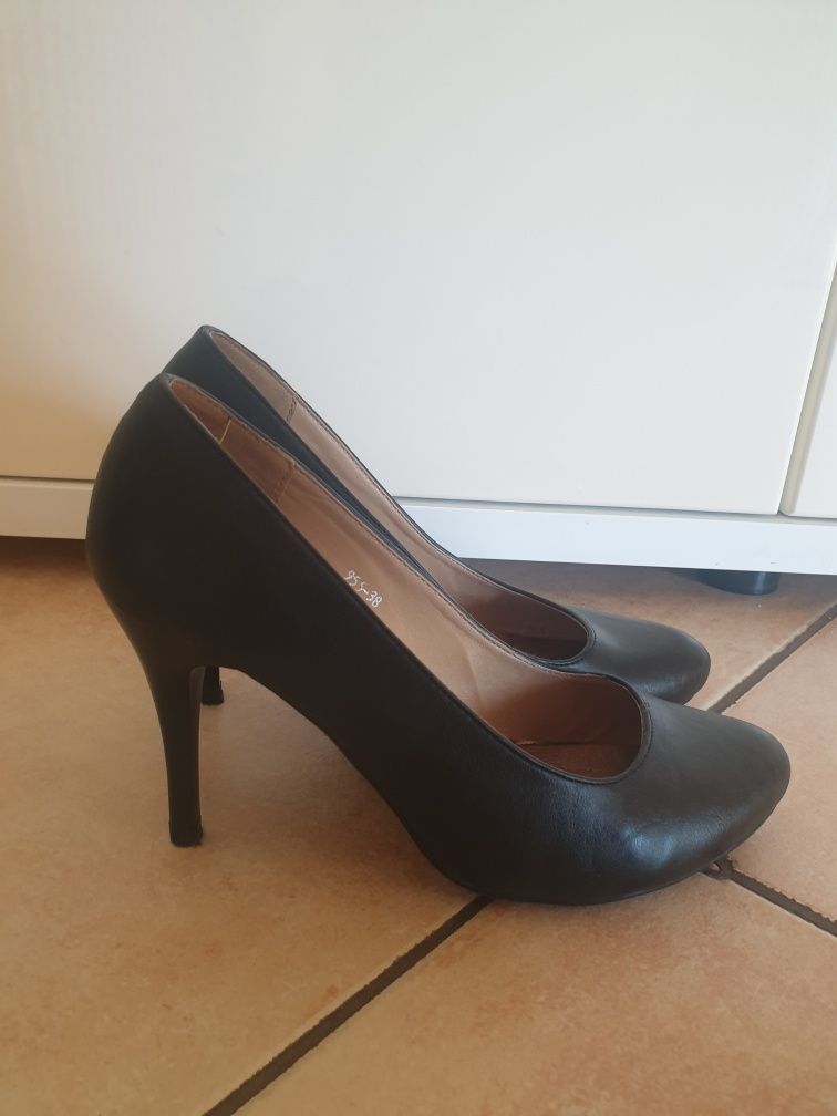 Szpilki czarne skóra  38