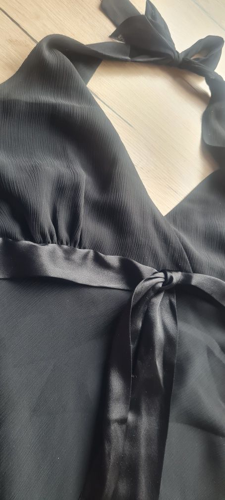 Sukienka mała czarna Awear roz 38 wiązana na szyi bez pleców karnawal