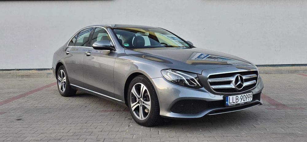 Mercedes-Benz Klasa E BENZYNA, sedan