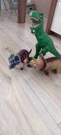 Trzy gumowe dinozaury