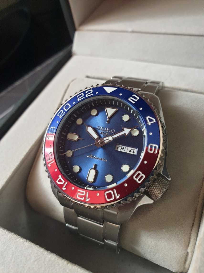 Seiko SKX Pepsi Mod Automatic - zegarek automatyczny na bransolecie