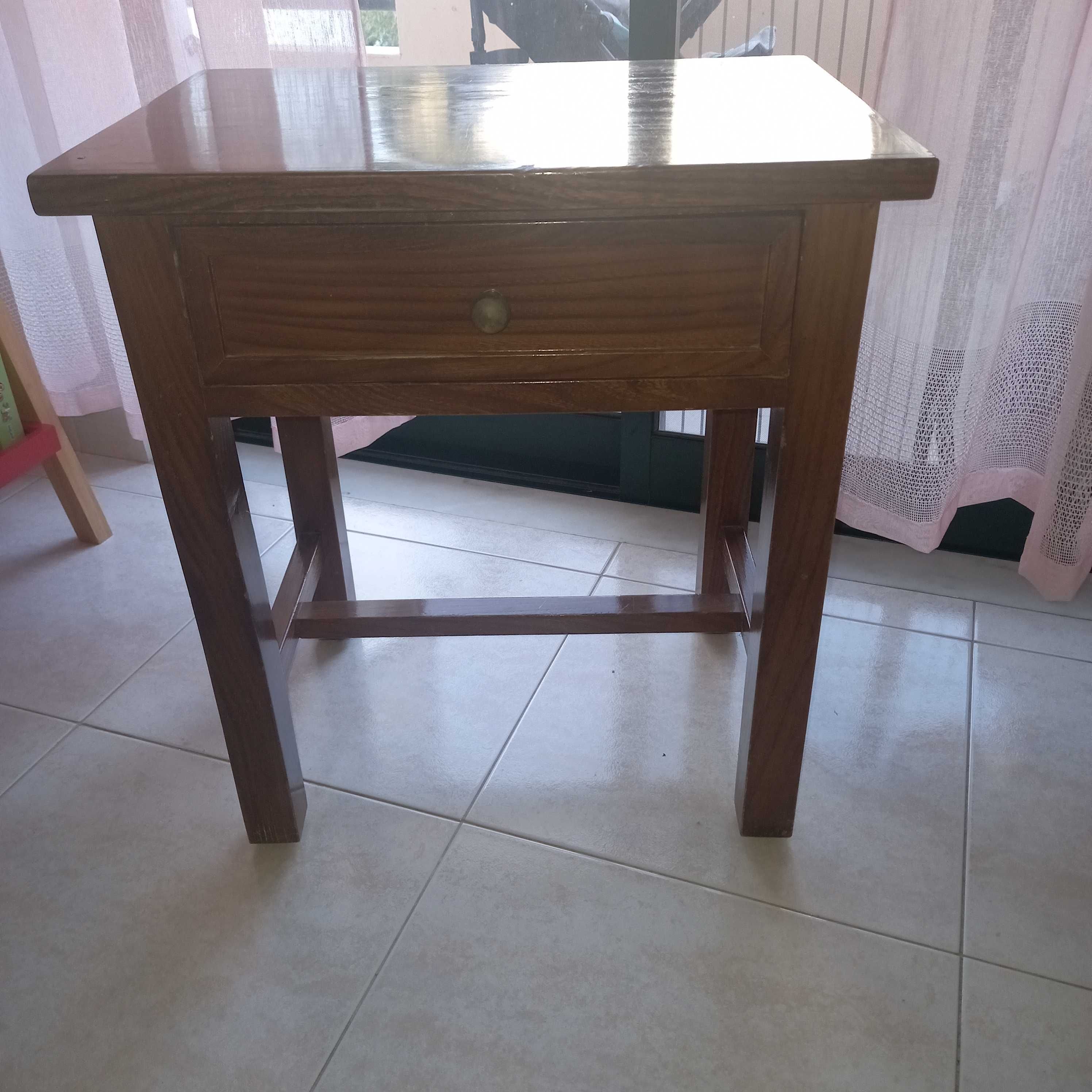 Mesa de cabeceira madeira
