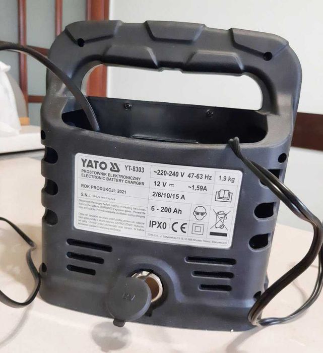 Зарядное устройство YATO YT-8303. 12 V. 15A.